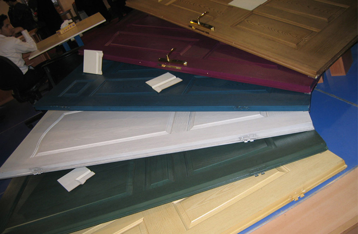 درب داخلی رنگ شده