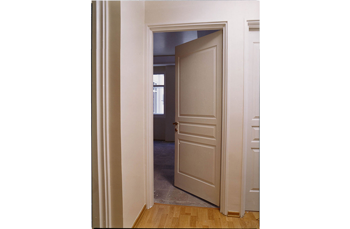 درب داخلی بدون رنگ