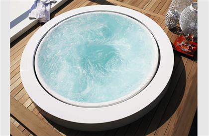 MINIPOOL Built-in hot tub