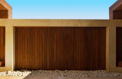 دیوار چوبی ساختمان فرهنگ