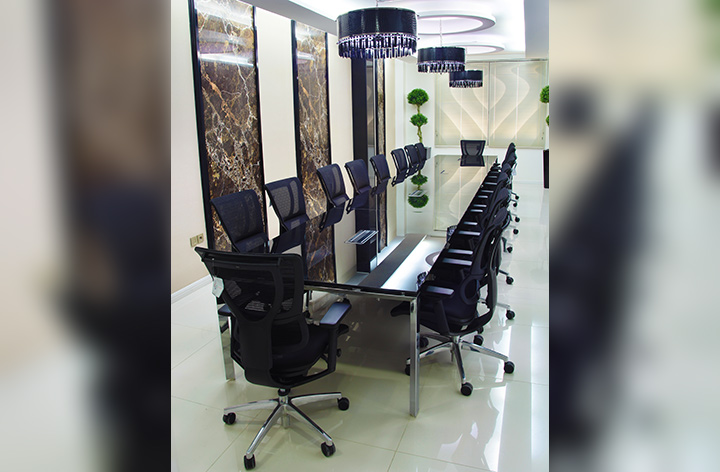 میز کنفرانس conference desk