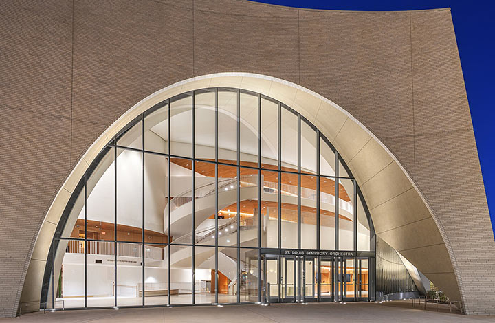 اسنوهتا بازسازی تالار پاول در سنت لوئیس را به پایان رساند