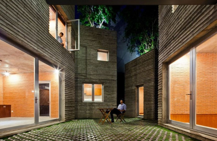 حیاط مرکز House for Trees